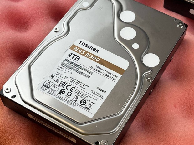 Toshiba N300 Performance HDD NAS Merevlemez Winchester