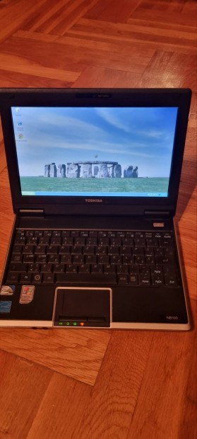 Toshiba NB100 notebook 8.9" Intel atom 1.6 ghz 