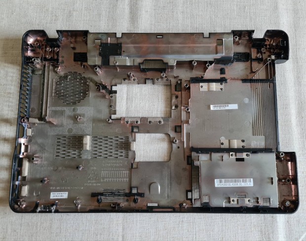 Toshiba Satellite C660D-19X alsó borítas eladó!