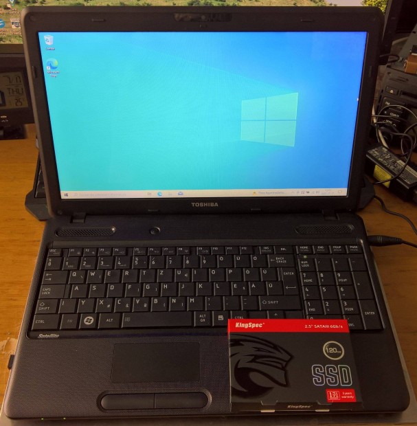 Toshiba Satellite C660D-1GJ notebook + hálózati töltő + új SSD