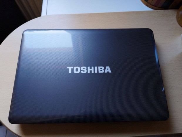 Toshiba Satellite L500-24V. Intel core i3 M330,4GB RAM,256GB HDD