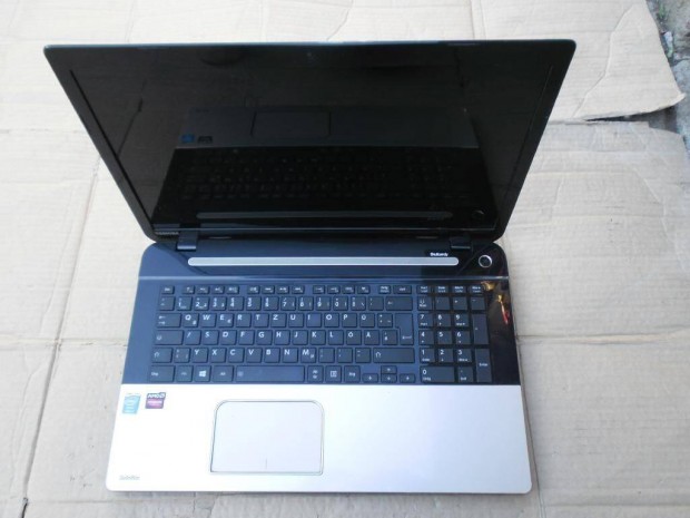 Toshiba Satellite L70 i7 hibs laptop