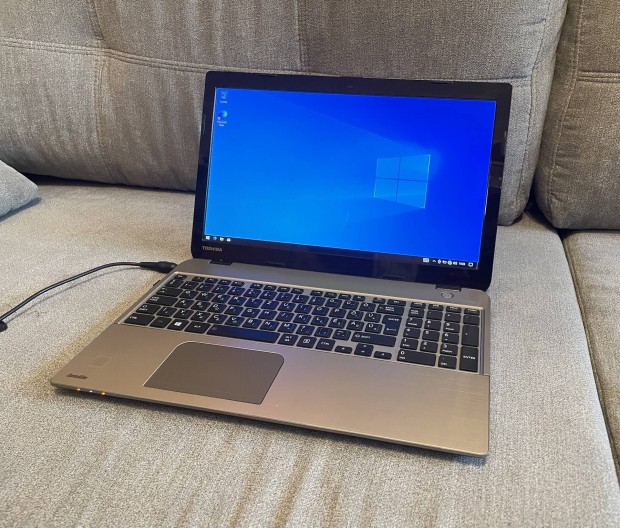 Toshiba Satellite M50D laptop