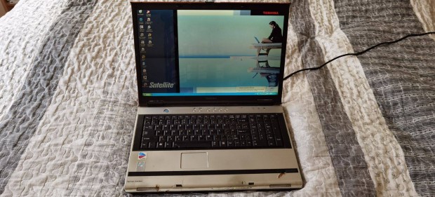 Toshiba Satellite M60-144 laptop notebook Windows XP számítógép