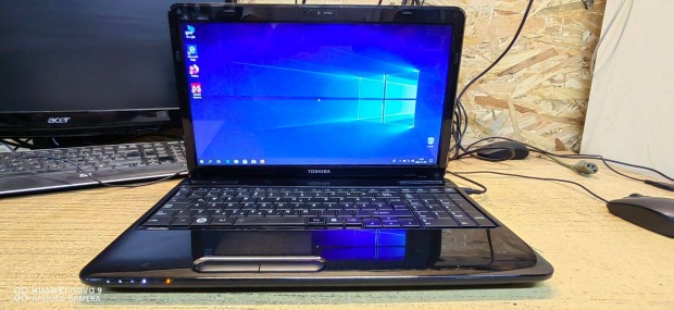 Toshiba i3 4x2500mhz,8gb DDR3,750gb,Webcam,Wifi,J akku