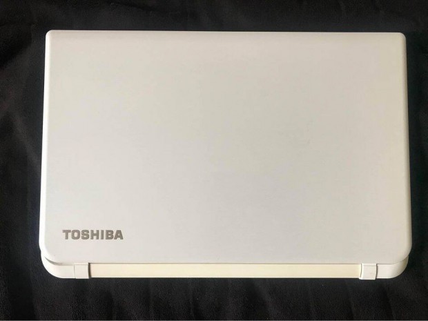 Toshiba laptop,4magos,fehr,ingyen hzhoz