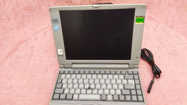 Toshiba pa1224e " reg lapitopi Win 95 van rajta "