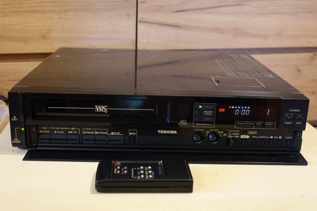 Toshiba vhs videó v 83cz