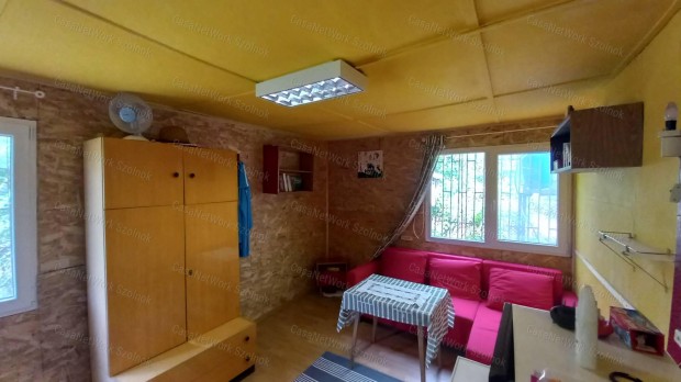 Tószegen eladó egy 16 nm-es nyaraló a Patkó tónál