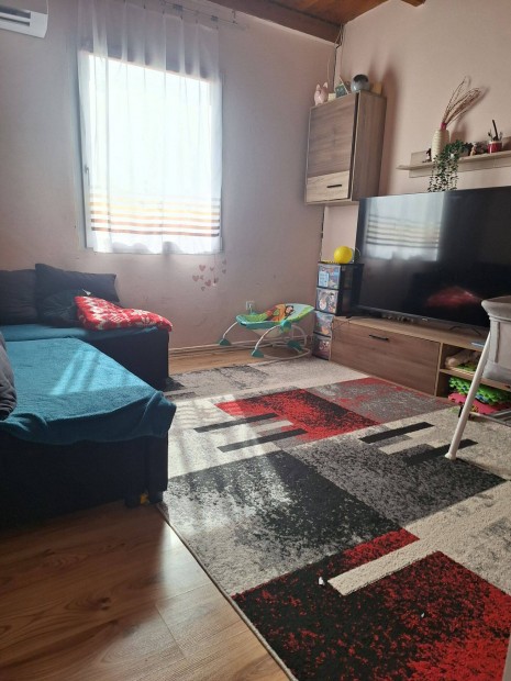 Tószegen eladó nyaraló