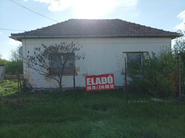 T�tkoml�s elad� csal�di h�z