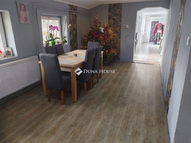 T�tkoml�si 82 nm-es h�z elad�