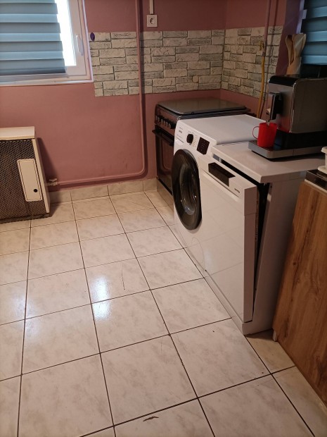 T�tkoml�son �sszkomfortos h�z elad�! ki