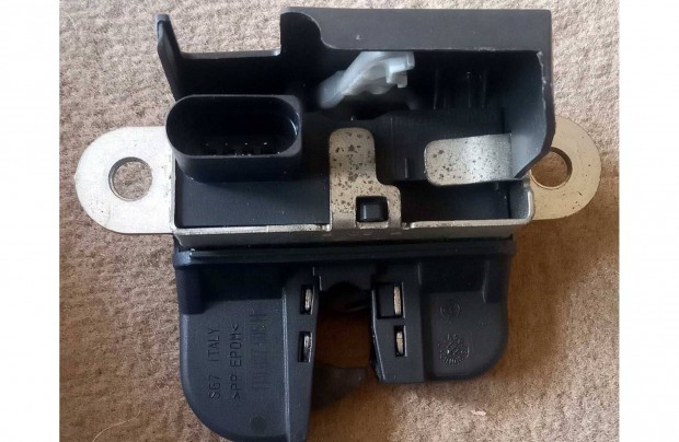 Touran I,Touran I facelift, Golf V,Golf VI,Passat B6,.Csomagt�r z�r