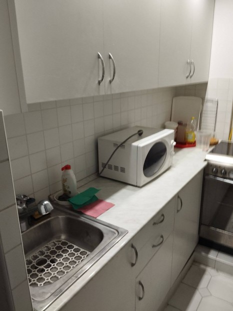 T�v�rosban 4 emeleti 2 szob�s 52 m2-es erk�lyes panellak�s