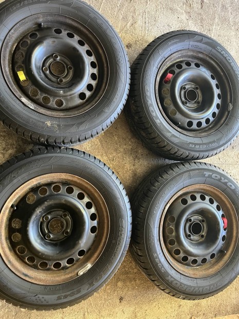 Toyo 195/65/15 téli gumi Gm lemezfelnivel