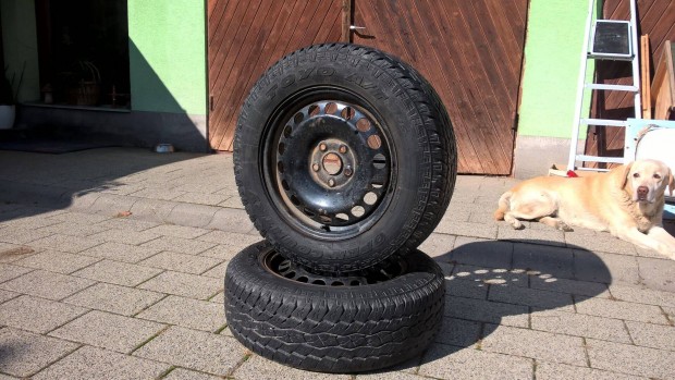 Toyo A/T gumi 215/65 R 16"