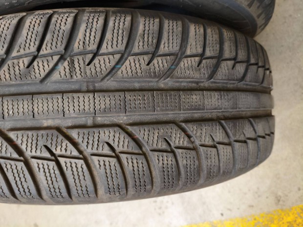 Toyo Snowprox tli gumi 215/65 R16