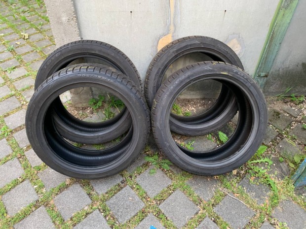 Toyo(Tli) 205/45 R17