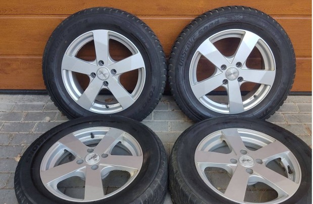 Toyo Tires téligumi felnire szerelve 215/60 R16 Dezent Dezent 4X108