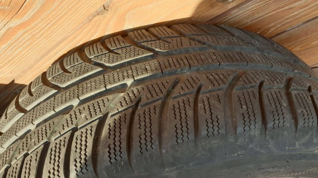 Toyo téli 215/60 R16