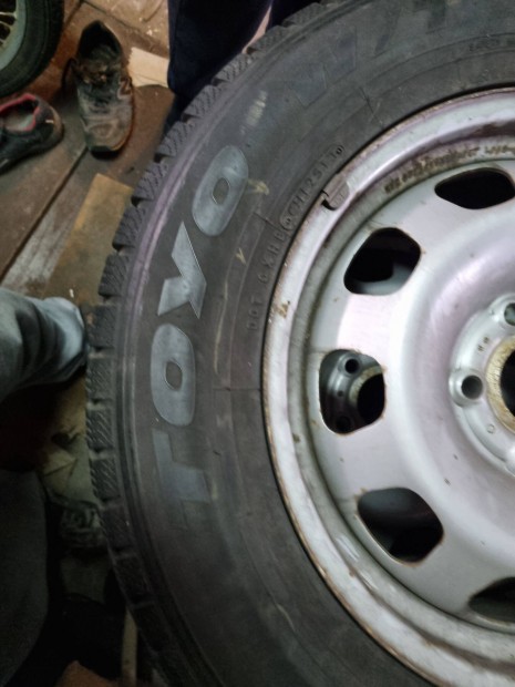 Toyo t�li gumi 215/65 R16 4db lemezfelnin elad� (4db)