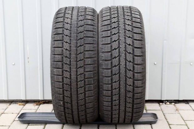 Toyo téli gumik 215 50 R18 eladók