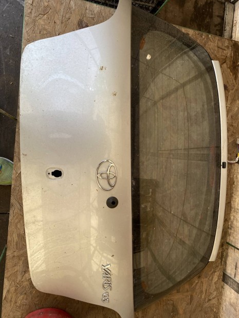 Toyot Yaris Csomagtrajt