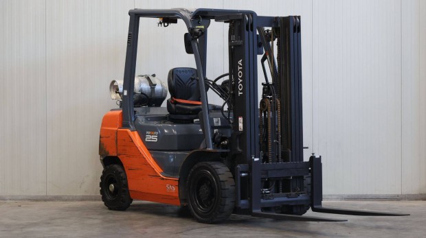 Toyota 02-8Fgf25, 2,5 tonnás gázos targonca