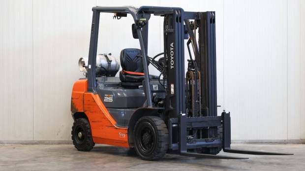Toyota 02-8Fgf25, 2,5 tonnás gázos targonca