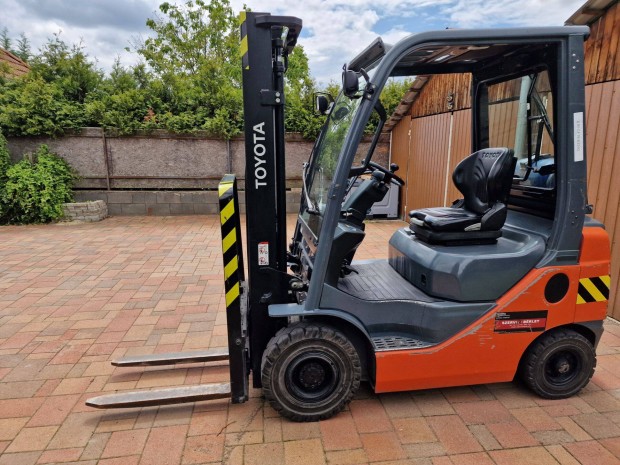 Toyota 02-8Fgf 18 gázüzemű villástargonca 4784 üzemórával