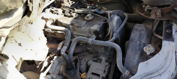 Toyota 100.150 Dyna alkatrészei eladók.