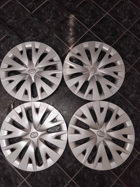 Toyota 15" Gyri dsztrcsa 