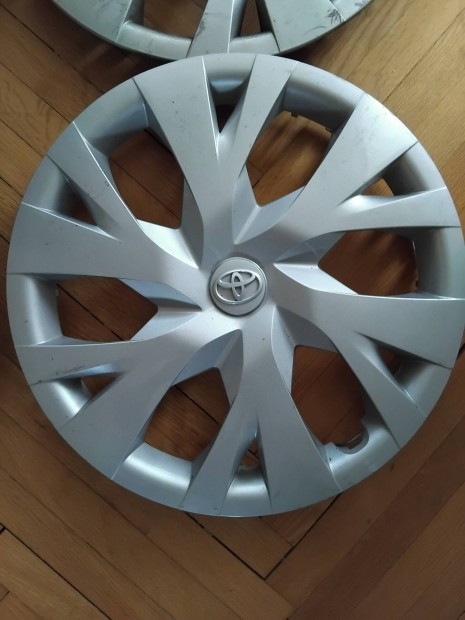 Toyota 15" Gyri dsztrcsa 