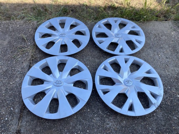 Toyota 15"-os gyári dísztárcsa szett