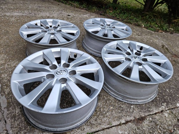 Toyota 16" alufelni csavarokkal 5x114,3