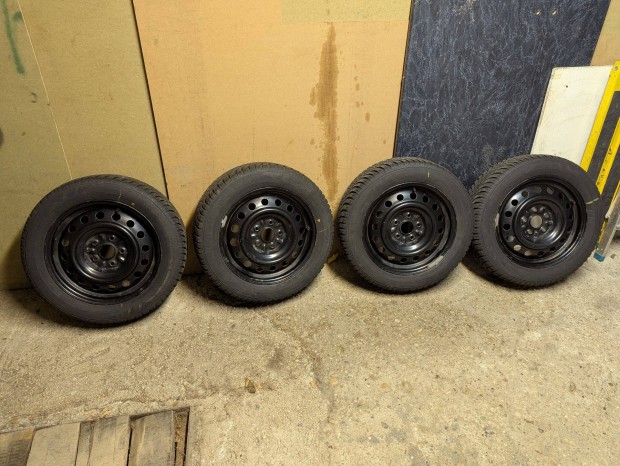 Toyota 16"-os acl felni szett + 205/55 R16 tli gumi elad
