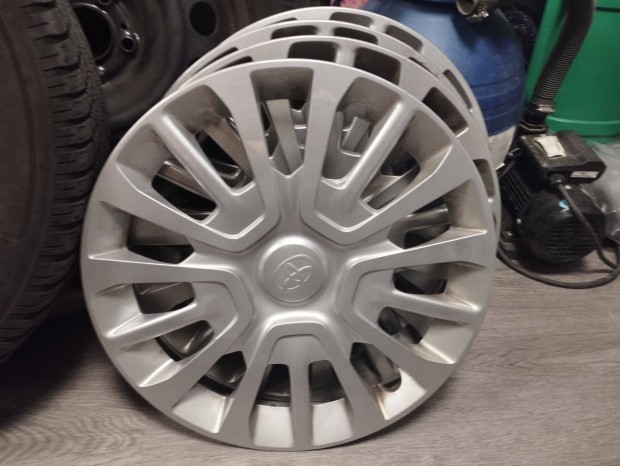 Toyota 16-os dsztrcsa elad