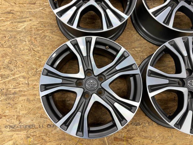 Toyota 17" 5x114,3 gyári bicolor alufelni eladó 17 coll