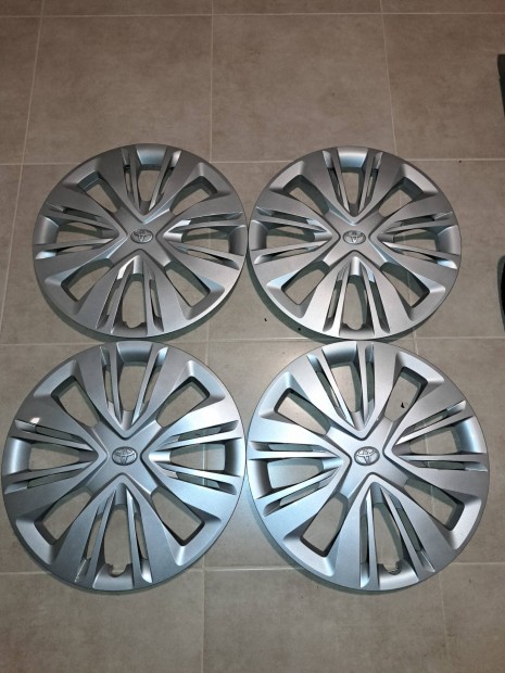 Toyota 17", j,  gyri dsztrcsa-szett 