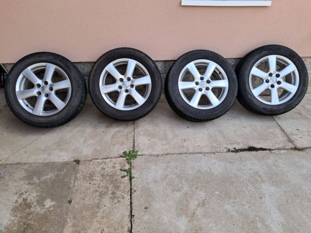 Toyota 17" -os alufelni Bridgestone téligumival 215/60R17