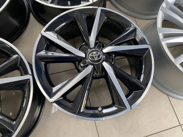 Toyota 17 gy�ri alufelni felni, 5x114,3, Corolla Auris (3963)