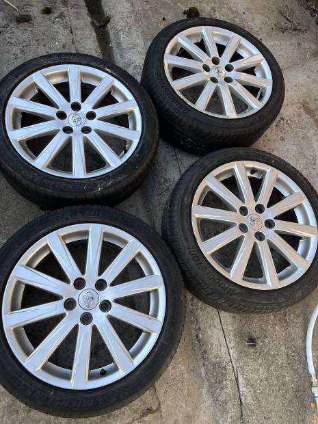 Toyota 18" Alufelni nyrigumival
