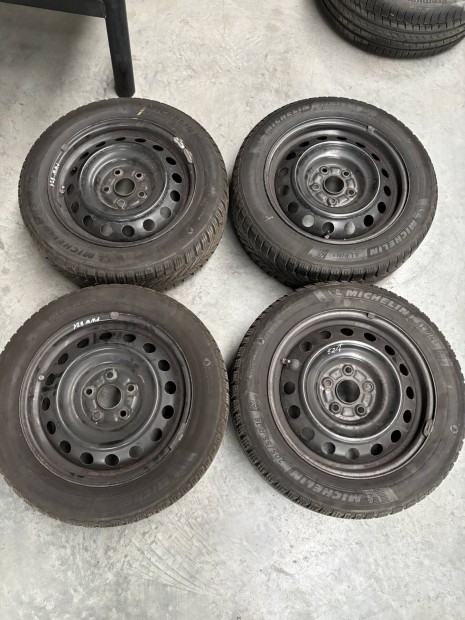 Toyota 6,5x16 et45 5x114,3 lemezfelni teligumival