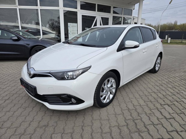Toyota Auris 1.2T Executive Skyview Navi. Kamer...