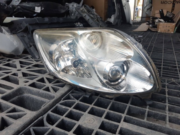 Toyota Auris 1.33 E150 jobb els fnyszr csz 89902091