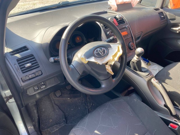 Toyota Auris 1.33 E150 középkonzol műanyag tartó kerettel