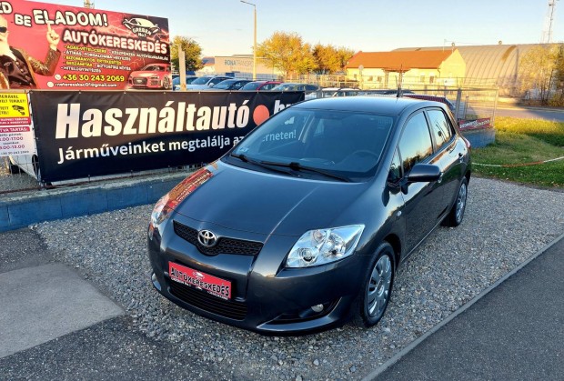Toyota Auris 1.33 Sol-160e km futssal rozsdame...