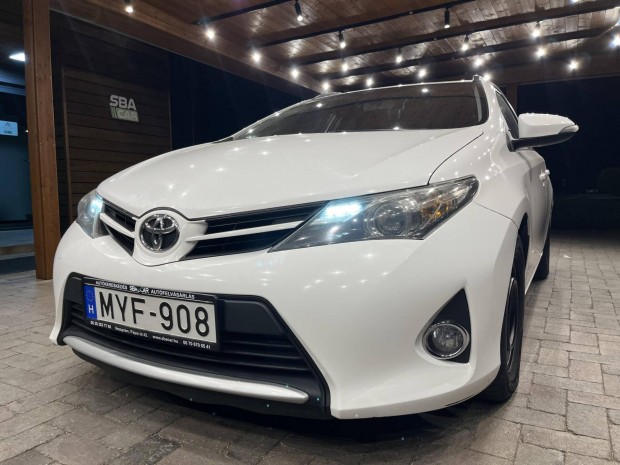 Toyota Auris 1.4 D-4D Live Myf-908 fs R