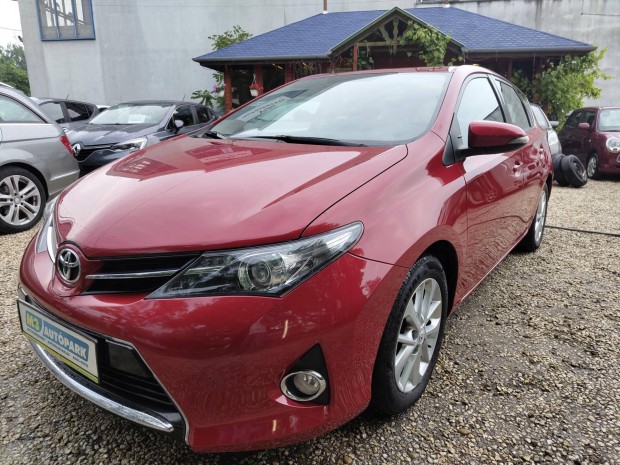 Toyota Auris 1.4 D-4D Lounge 129.665- Km Bemuta...